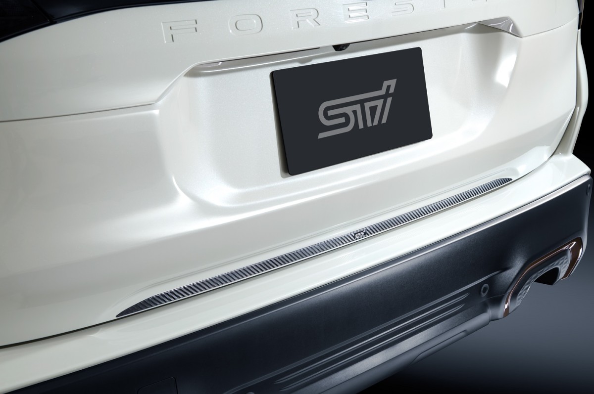 STI การ์นิชประตูท้ายรถ (สีดำ) ST91042S2010 - รูปภาพ 1