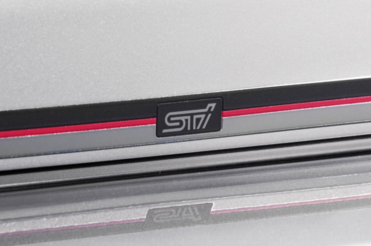 STI การ์นิชประตูหลังรถกระบะ (แบบผสม) ST91042VR000 - รูปภาพ 2