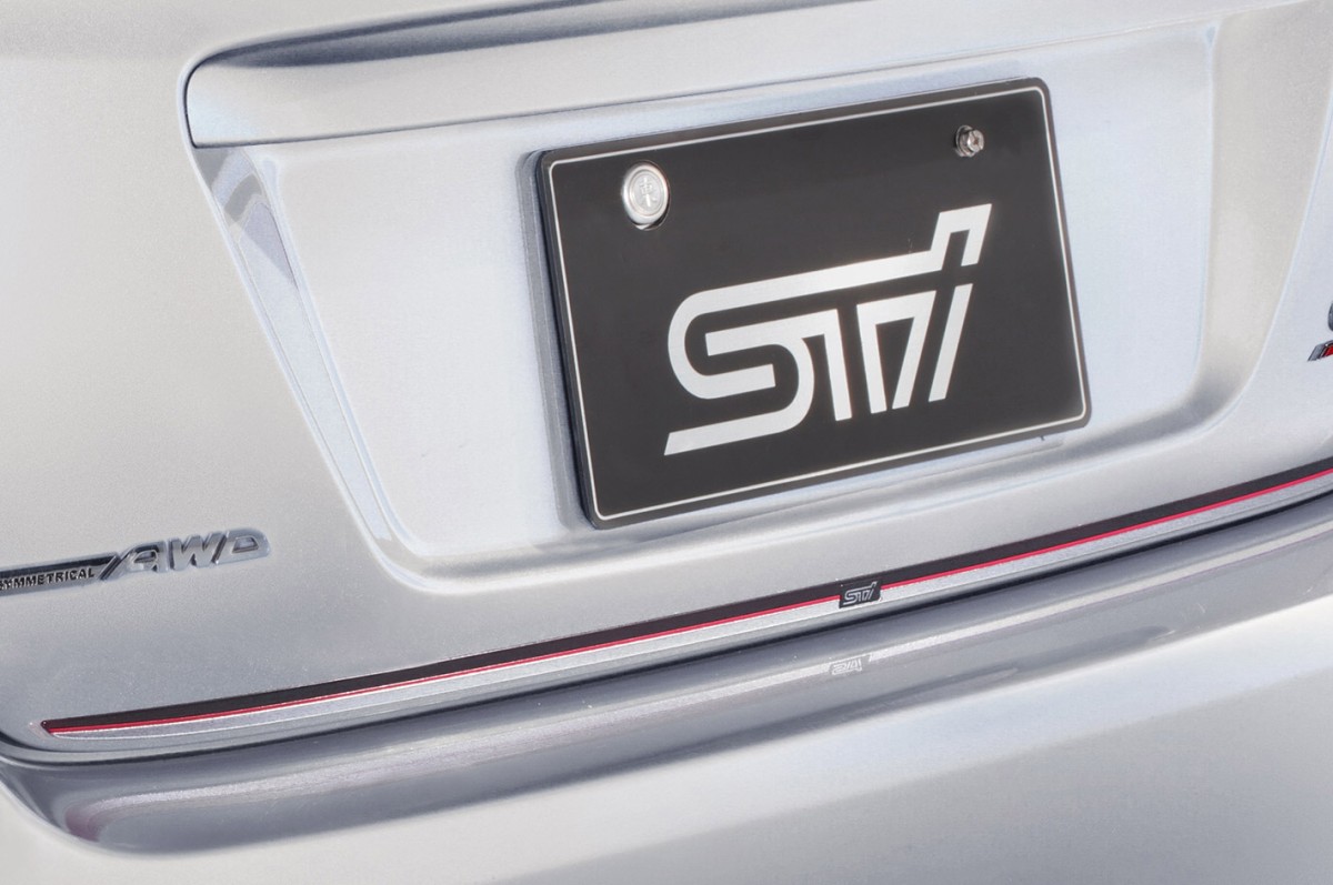 STI Гарнитур крышки багажника (комби) ST91042VV070 - Фото 1